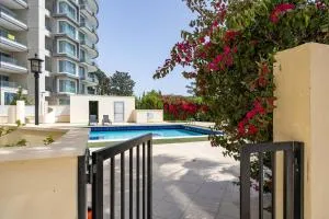 Marathon Beach Apartment with Shared Pool - Лимасол