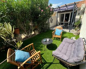 Appartements Sublime et paisible maison sur Bellegarde entre Nimes et Arles : Maisonnette