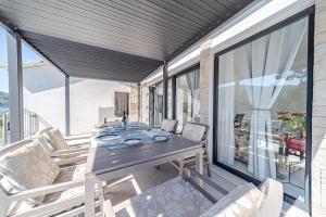 Seaside Holiday Home Ema