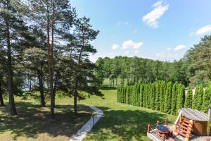 Nakvynė prie ežero Akmenėlis