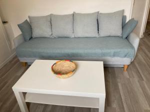 Bright and airy apartment for 2 guests near Marché Provencal