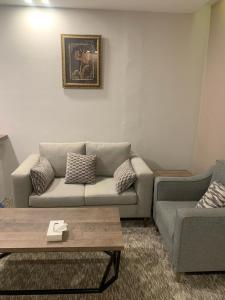 اعالي للشقق المخدومه