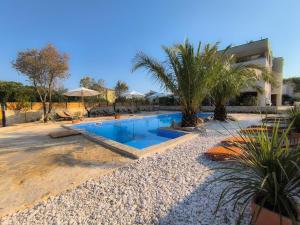 Luxury Getaway for 2 Jacuzzi Studio at Villa Lojena ID112