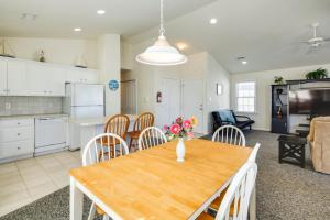 Half-Mi to Wildwood Boardwalk Family-Friendly Apt