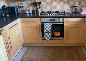 Stylish 3 Bedrooms-Free Parking-Sleeps 8