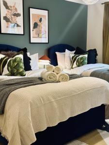 Stylish 3 Bedrooms-Free Parking-Sleeps 8