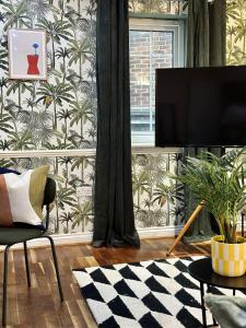 Elegant 3 Bedrooms-Free Parking-Sleeps 8