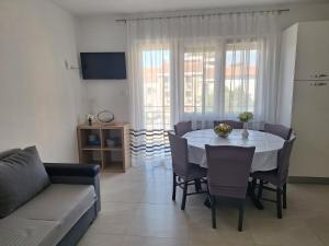 Three-bedroom apartment, center of Selce