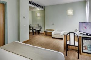 Triple Room with 1 Queen and 1 Single Bed