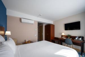 Hotels Hotel Le Yachtman, The Originals Collection : Chambre Double Découverte - Vue sur Piscine
