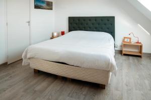 Maisons de vacances Tipoz-Immo - house with private pool - bed linen included - enclosed ground : photos des chambres