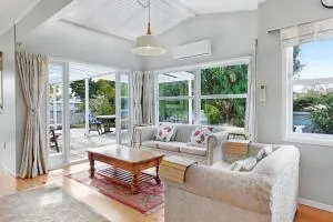 Spacious Papakura Family Delight w Deck and Yard - 帕帕库拉