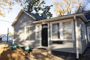 Sunshine Cottage 2 bedroom in duplex