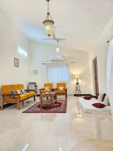 Goan Villa,2BHK, 4Balconies, Beachside,BBQ, Wi-Fi,Work, Group