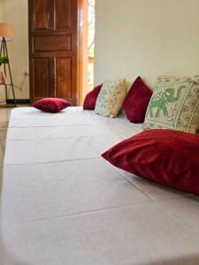 Goan Villa,2BHK, 4Balconies, Beachside,BBQ, Wi-Fi,Work, Group