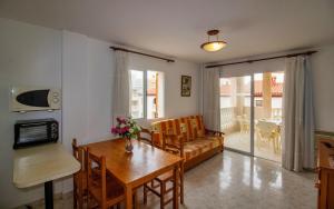 Apartamento con aire acondicionado y piscina ALBERT VILLAS