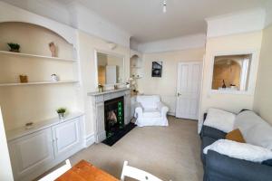 Dancer Road - cosy 2 bed flat