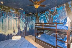 Harry Potter - 4BD Sleep 10 Pool, Spa and e-BBQ! Solara Resort