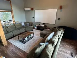 4 BR House with Tennis Court, Golf Net, Sauna and Dog Friendly - King Hill