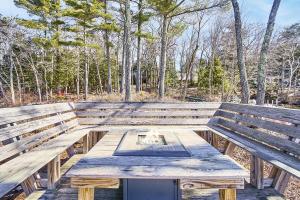 Lakeside Getaway - Lake Access & Firepit