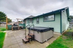 Pet-Friendly Westport Vacation Rental with Hot Tub! - Tokeland