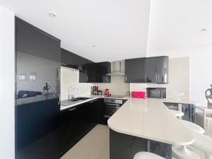 Port Grec 3 - Piso vista al puerto y montana