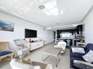 Port Grec 3 - Piso vista al puerto y montana