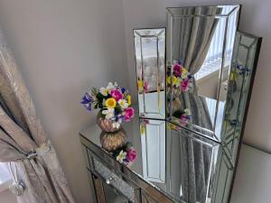 Chic Retreat Apartment Sleeping Two