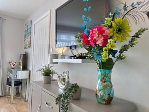 Chic Retreat Apartment Sleeping Two