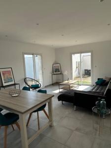 Maisons de vacances Maison familiale spacieuse a Plouguerneau avec jardin : photos des chambres
