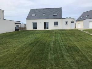 Maisons de vacances Maison familiale spacieuse a Plouguerneau avec jardin : photos des chambres