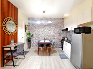 2412T2 Avida Towers Cebu IT Park 1BR Unit Queen Bed