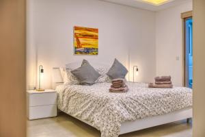 Modern 2-Bedroom Apartment Near the Sea