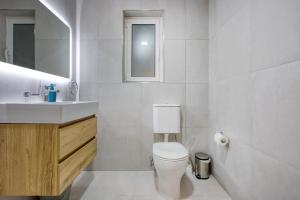 Modern 2-Bedroom Apartment Near the Sea