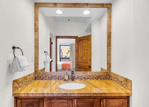 SilverKing Mountainside Penthouse Suite