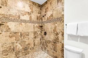 SilverKing Mountainside Penthouse Suite