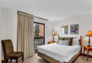 SilverKing Mountainside Penthouse Suite