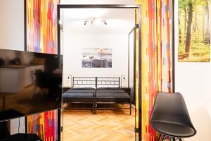 Great location & transport connections withamenities 1-8 people FREE CONTINENTAL BREAKFAST WIFI COFFEE &TEA