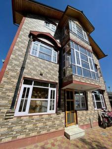 Shahdaar inn
