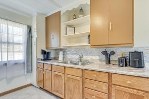 Walk to Iowa State University Pet-Friendly Apt!