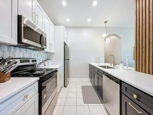 Beautiful Three bed condo, Minutes from Disney condo