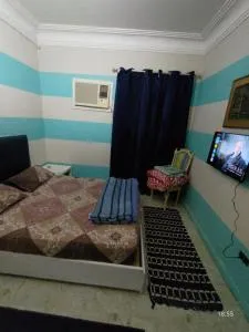 Cairo Gem budget room with AC and smart TV, 12minutes from the airport please only book through booking we can't offer booking outside the app, please contact us via phone number provided after confirming your booking, so we can check you in, thanks - Cairo