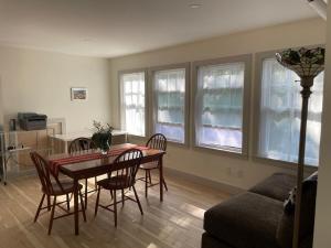 Blue HIll Apartment in the Woods