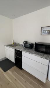 Blue HIll Apartment in the Woods