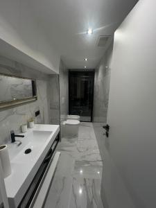 Vale House Apartment near Rho Fair