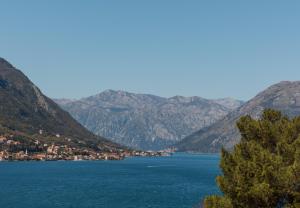 Azure Horizon Retreat