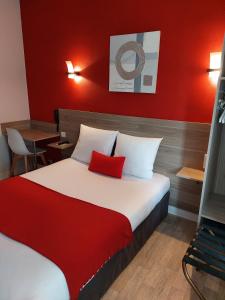 Hotels Cit'Hotel l'Europe - Cholet Gare : photos des chambres