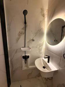 Quiet studio near the Sea of Rakah