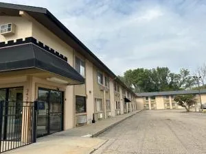 Valued Stay Madison - 埃文斯维尔