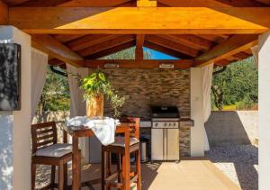 Villa Chiara 2 Bedroom, Private Pool, BBQ & Child-Friendly